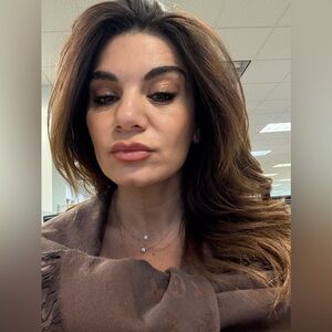 Meet your Posher, Jonela